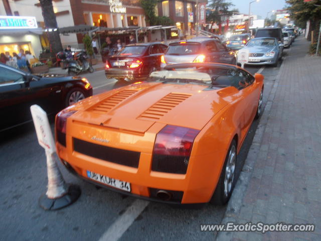 Lamborghini Gallardo spotted in Istanbul, Turkey