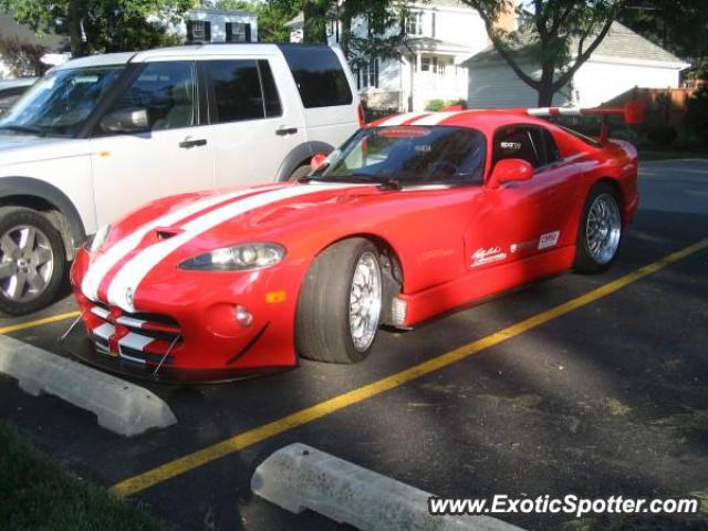 Dodge Viper spotted in Clarendon Hills, Illinois