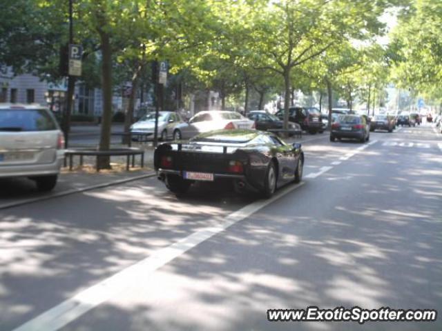 Jaguar XJ220 spotted in Berlin, Germany