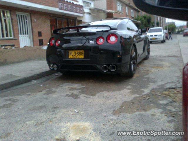 Nissan Skyline spotted in Bogota-Colombia, Colombia