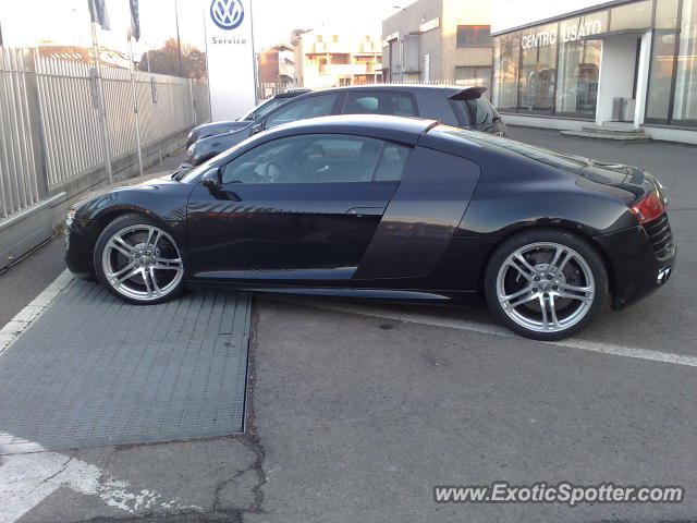 Audi R8 spotted in Milano, Italy