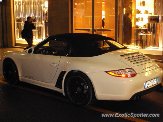 Porsche 911 spotted in Milan, Italy
