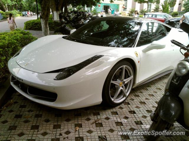 Ferrari 458 Italia spotted in Nanning,Guangxi, China