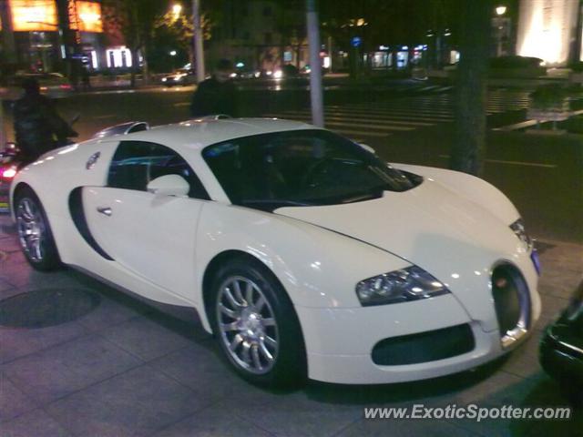 Bugatti Veyron spotted in Chengdu,Sichuan, China