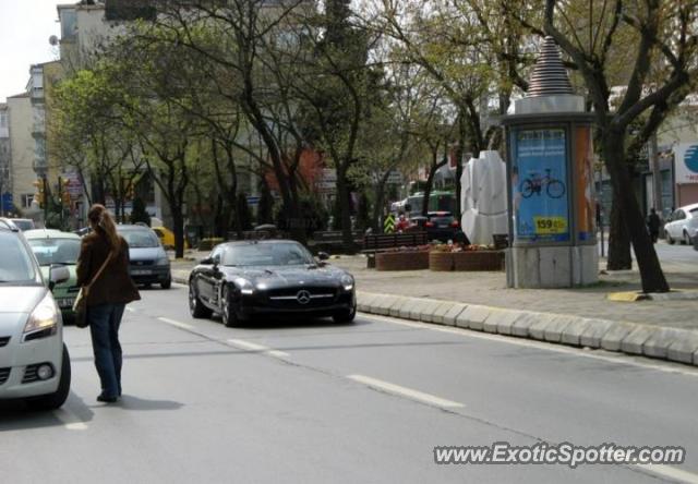 Mercedes SLS AMG spotted in Istanbul, Turkey