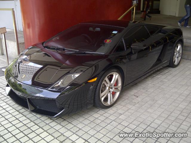 Lamborghini Gallardo spotted in Orchard, Singapore