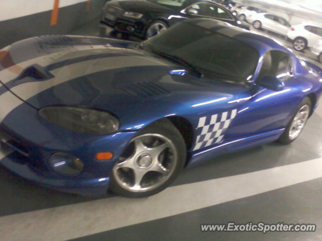 Dodge Viper spotted in Paris, France