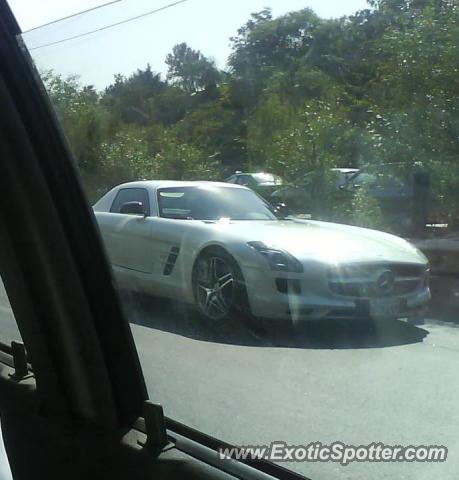 Mercedes SLS AMG spotted in Tehran, Iran