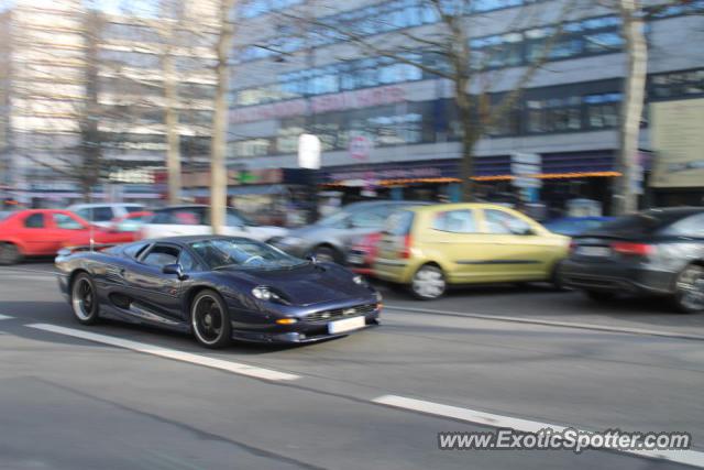 Jaguar XJ220 spotted in Berlin, Germany