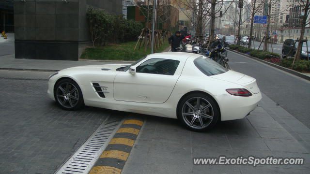 Mercedes SLS AMG spotted in SHANGHAI, China