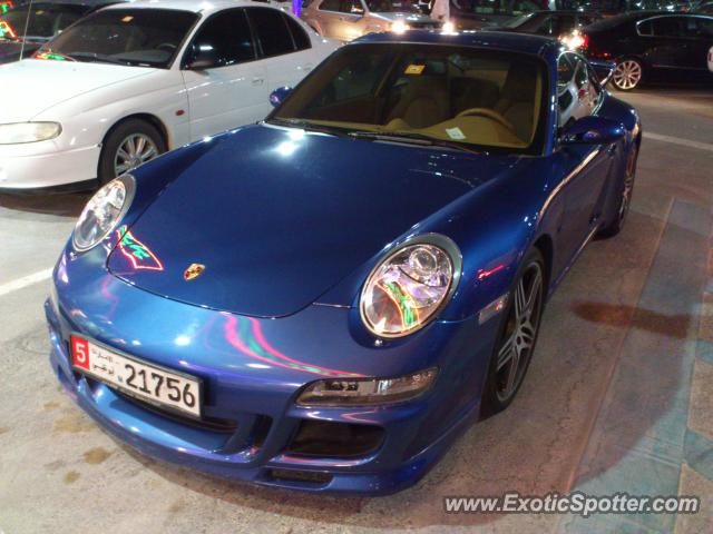 Porsche 911 spotted in Abu Dhabi, United Arab Emirates