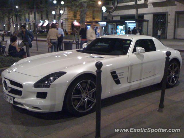 Mercedes SLS AMG spotted in Milano, Italy