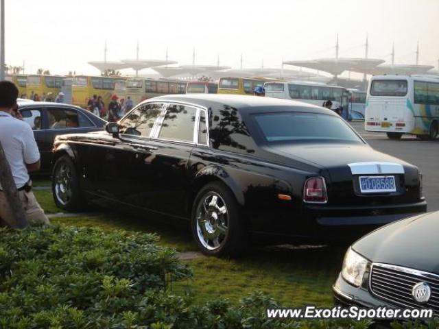 Rolls Royce Phantom spotted in Shanghai, China