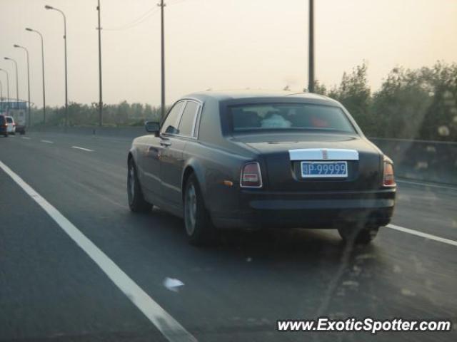 Rolls Royce Phantom spotted in Shanghai, China