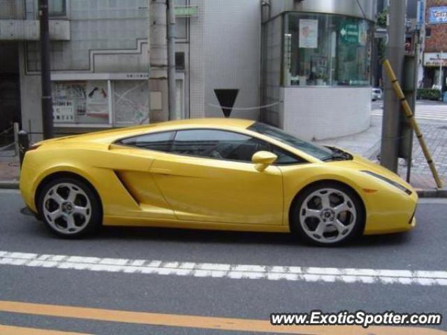 Lamborghini Gallardo spotted in Beijing, China