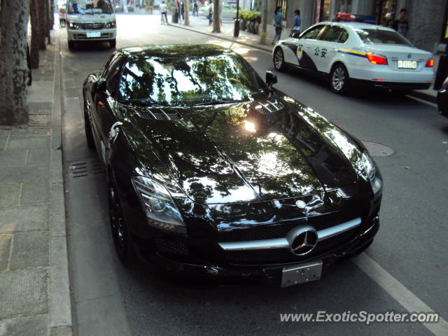 Mercedes SLS AMG spotted in Shanghai, China