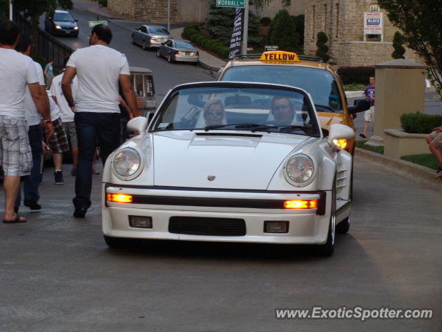 Porsche 911 spotted in Mission Hills, Kansas