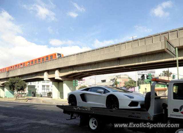 Lamborghini Aventador spotted in Distrito Federal, Mexico