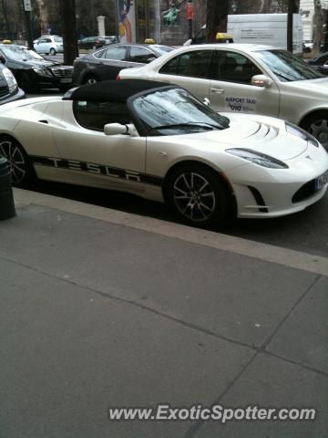 Tesla Roadster spotted in Zurich, Switzerland