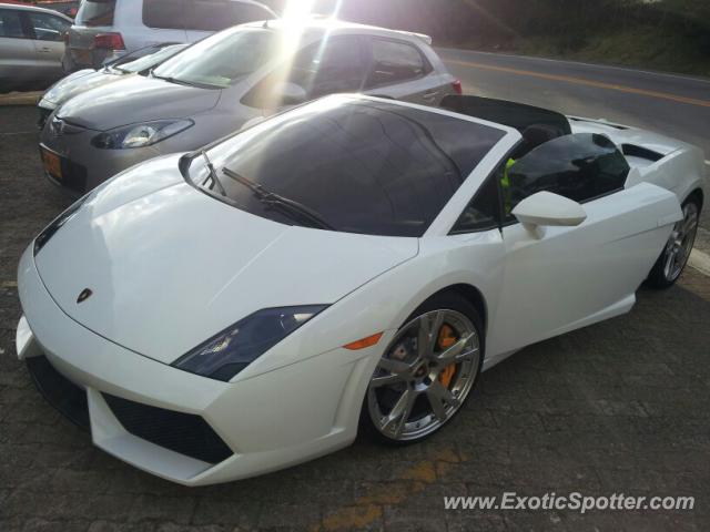 Lamborghini Gallardo spotted in Medellín, Colombia