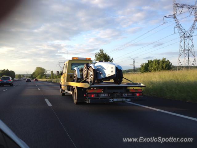 Bugatti EB110 spotted in Autoroute, France