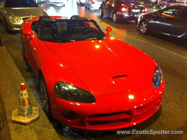 Dodge Viper spotted in Istanbul, Turkey