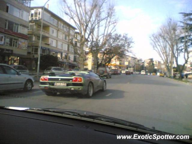 Lamborghini Diablo spotted in Istanbul, Turkey