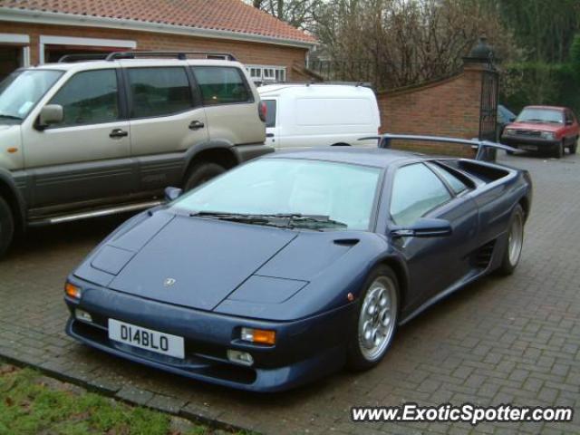 Lamborghini Diablo spotted in Hoddesdon, United Kingdom