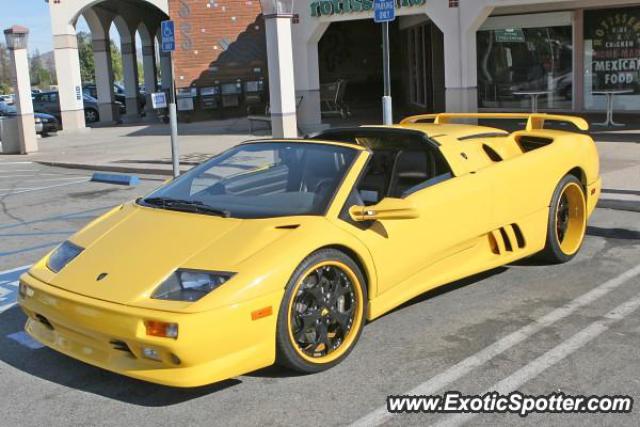 Lamborghini Diablo spotted in Calabasas, California