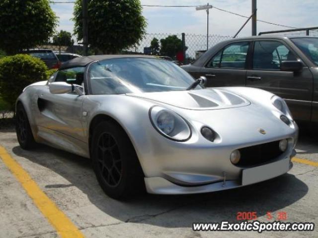 Lotus Elise spotted in Hong Kong, China