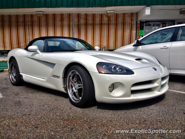 Dodge Viper spotted in Gatlinburg, Tennessee