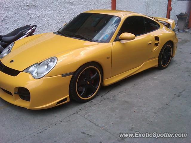 Porsche 911 Turbo spotted in Caracas, Venezuela