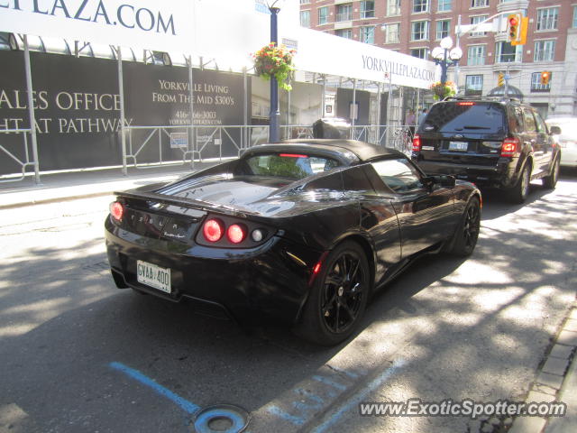 Tesla Roadster spotted in Toronto, Canada