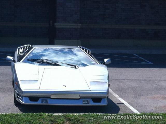 Lamborghini Countach spotted in St. Louis, Missouri