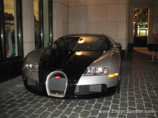 Bugatti Veyron spotted in Chicago, Illinois