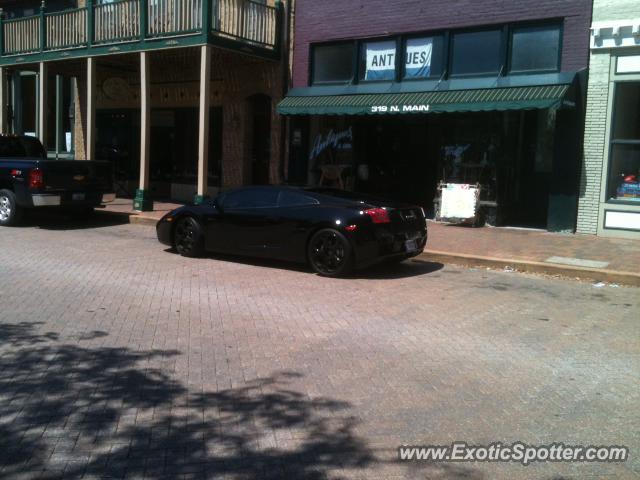 Lamborghini Gallardo spotted in St. Louis, Missouri