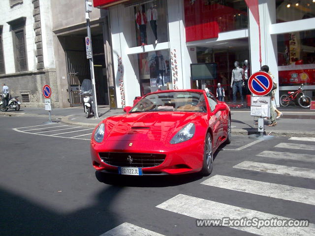 Ferrari California spotted in Milano, Italy