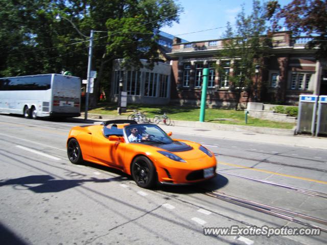 Tesla Roadster spotted in Toronto, Canada