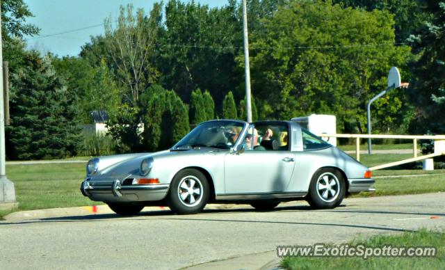 Porsche 911 spotted in Pewaukee, Wisconsin