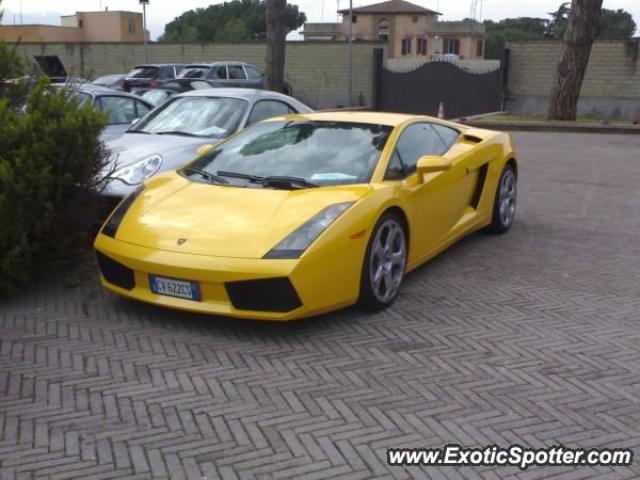 Lamborghini Gallardo spotted in Roma, Italy