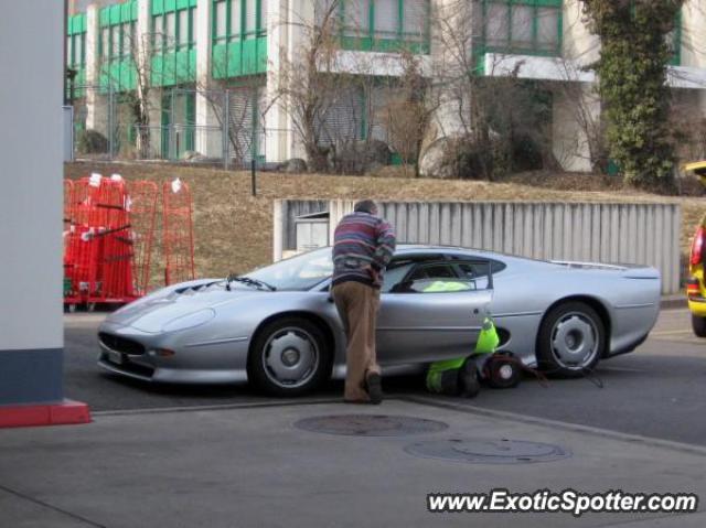 Jaguar XJ220 spotted in Mies, Switzerland