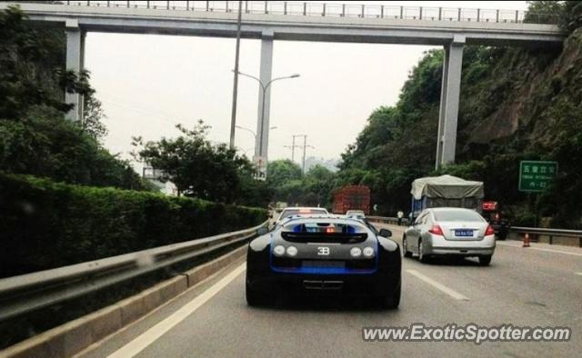 Bugatti Veyron spotted in ChongQing, China