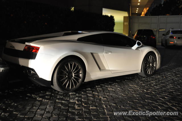 Lamborghini Gallardo spotted in KLCC Twin Tower, Malaysia