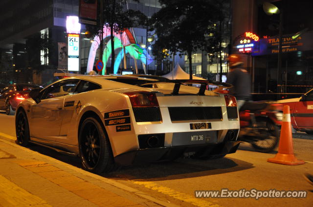 Lamborghini Gallardo spotted in KLCC Twin Tower, Malaysia