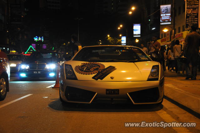 Lamborghini Gallardo spotted in KLCC Twin Tower, Malaysia