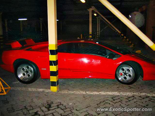 Lamborghini Diablo spotted in Makati, Philippines