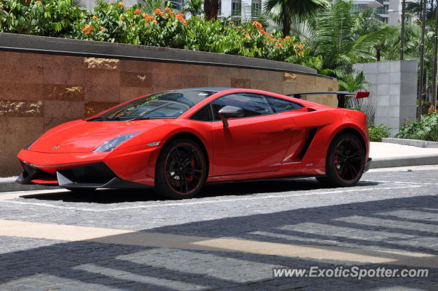 Lamborghini Gallardo spotted in KLCC Twin Tower, Malaysia