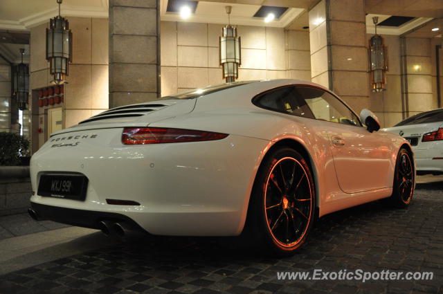 Porsche 911 GT2 spotted in KLCC Twin Tower, Malaysia