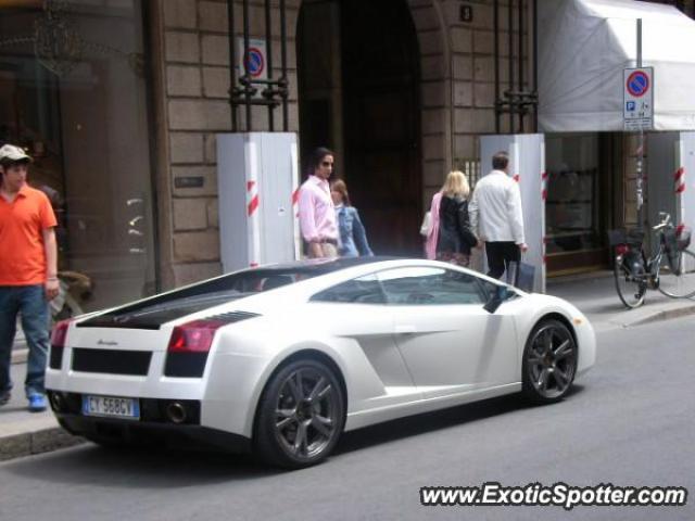 Lamborghini Gallardo spotted in Milan, Italy