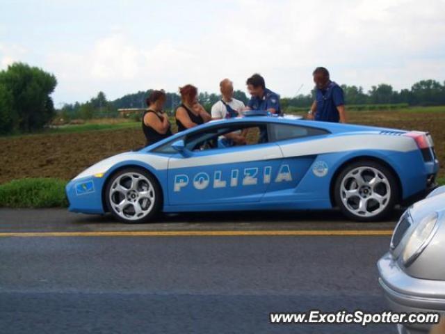 Lamborghini Gallardo spotted in Rome, Italy